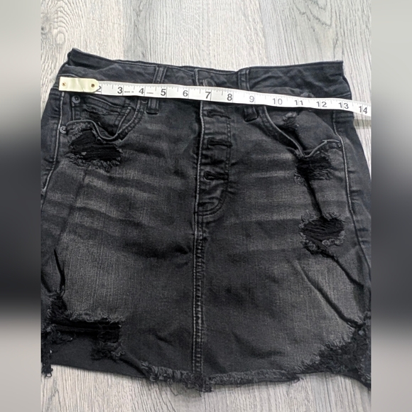 American Eagle Hi-Rise Black Distressed Denim Mini Skirt Size 6 Goth Alternative - Picture 4 of 12